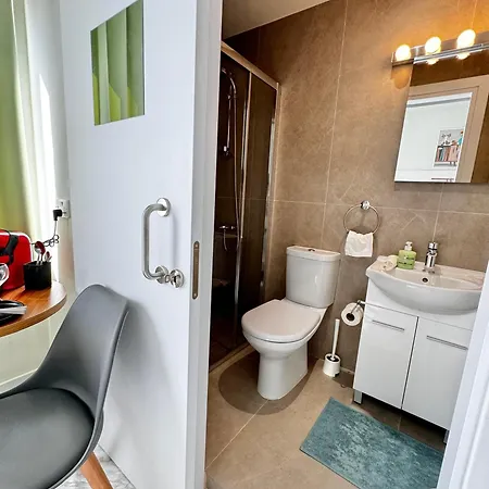 Smart Comfort Roomn3 With Private Bathroom In Location 250m 레메소스